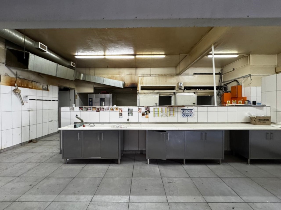 6 Bedroom Property for Sale in Tuscany Glen Western Cape